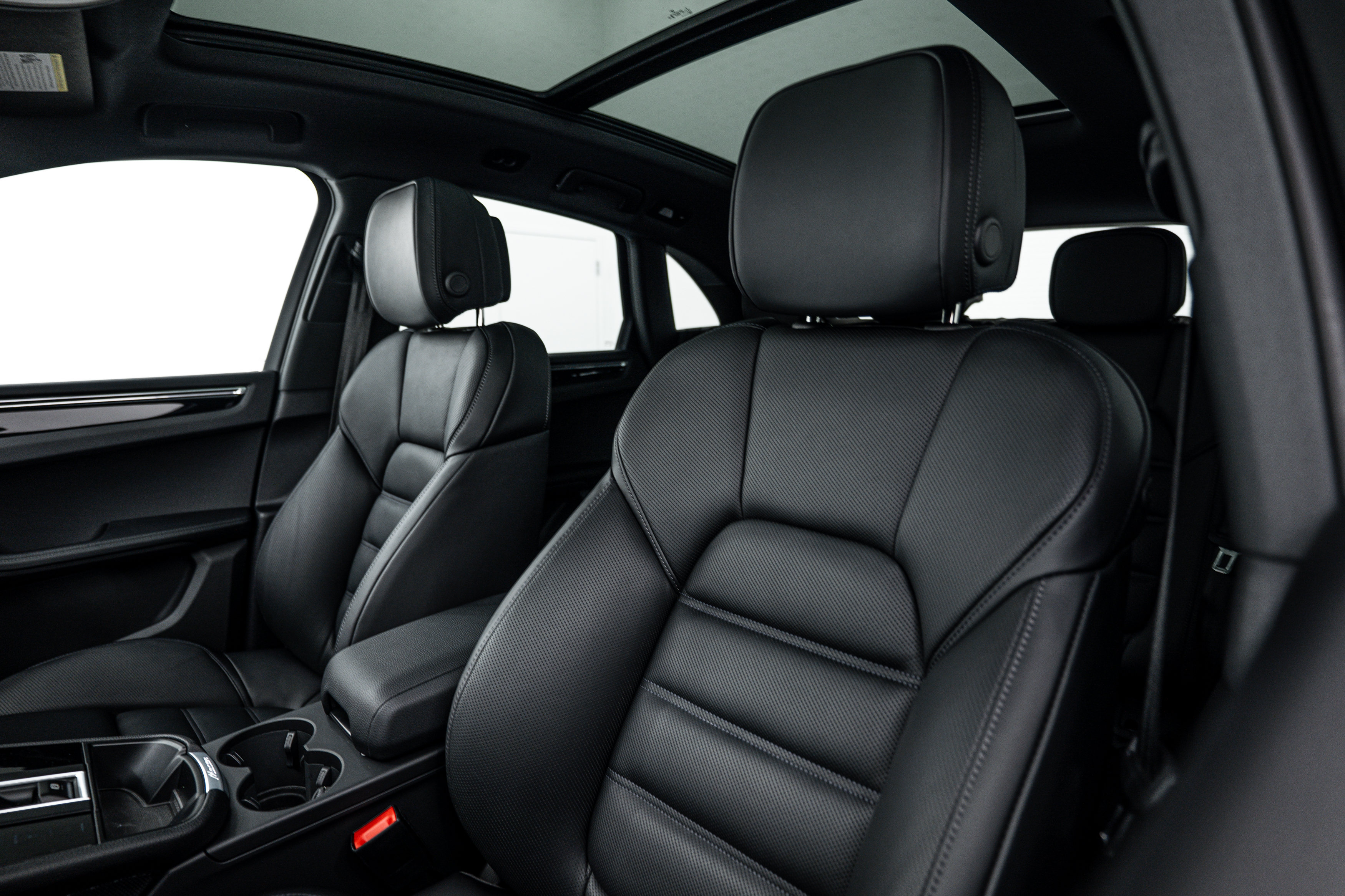 Certified 2026 Porsche Macan AWD/4WD image 22