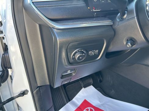 Used 2025 Jeep Grand Cherokee L Overland w/ Luxury Tech Group IV image 12