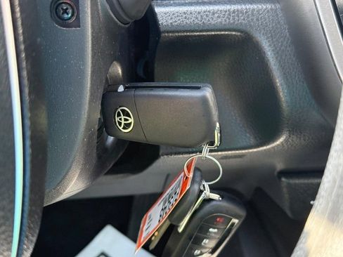 Used 2022 Toyota Camry LE AWD/4WD image 30