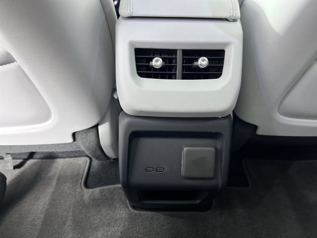 Used 2027 Cadillac Optiq Luxury RWD image 21