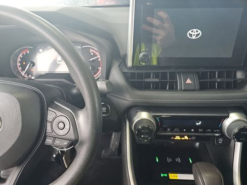Used 2024 Toyota RAV4 XLE FWD image 13