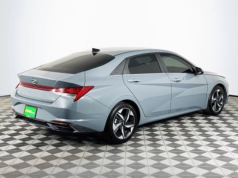 Used 2022 Hyundai Elantra SEL w/ Convenience + Premium Package FWD image 8