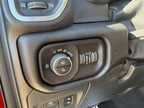 Used 2019 RAM 1500 Laramie AWD/4WD image 18