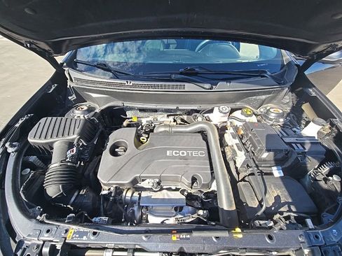 Used 2022 Chevrolet Equinox RS w/ Infotainment Package image 12