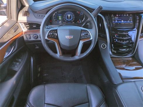 Used 2018 Cadillac Escalade Premium Luxury image 16