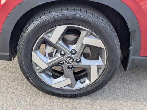 Used 2024 Hyundai Venue FWD image 10