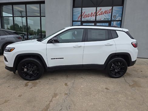 Used 2026 Jeep Compass Latitude image 5