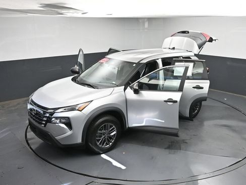 Used 2024 Nissan Rogue S AWD/4WD image 40