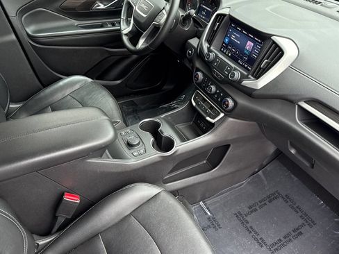 Used 2024 GMC Terrain SLT AWD/4WD image 16