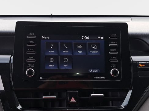 Used 2022 Toyota Camry SE FWD image 19