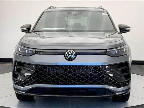 New 2026 Volkswagen Tiguan SE R-Line image 3