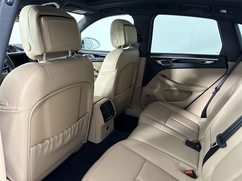 Certified 2025 Porsche Macan image 26