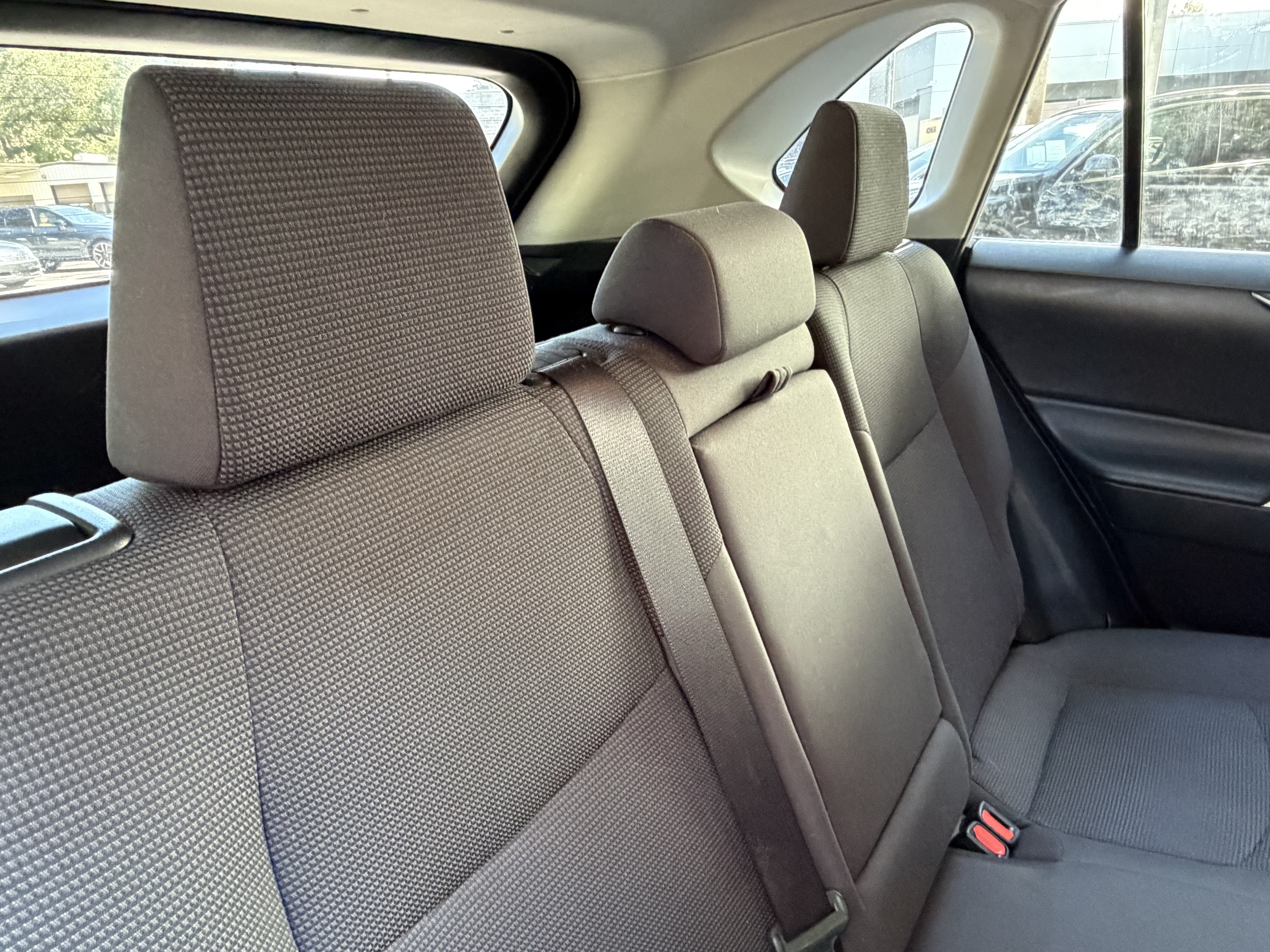 Used 2019 Toyota RAV4 LE AWD/4WD image 39