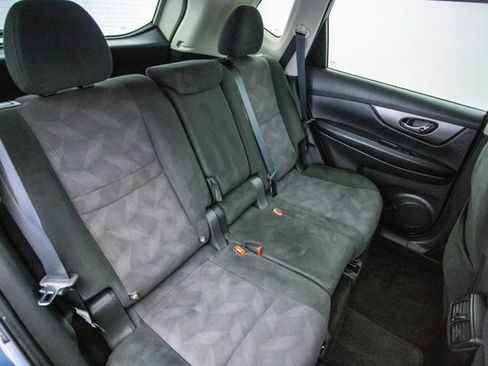 Used 2016 Nissan Rogue SV image 27