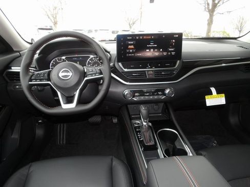 New 2025 Nissan Altima 2.5 SR w/ SR Premium Package image 14