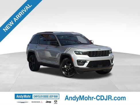 Used 2025 Jeep Grand Cherokee Limited w/ Luxury Tech Group II AWD/4WD image 1