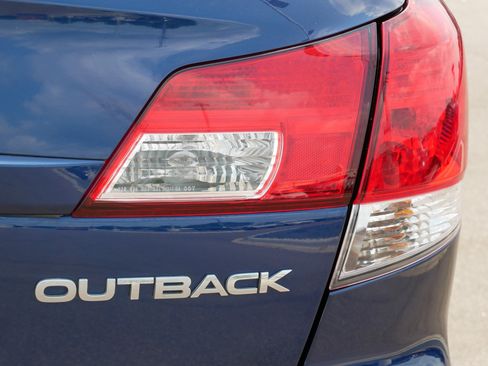 Used 2011 Subaru Outback 2.5i AWD/4WD image 17