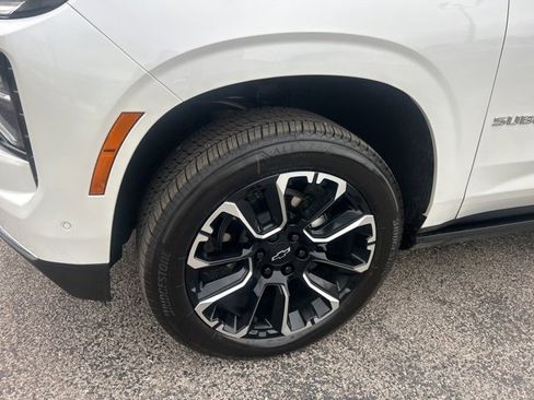Certified 2025 Chevrolet Suburban High Country image 10