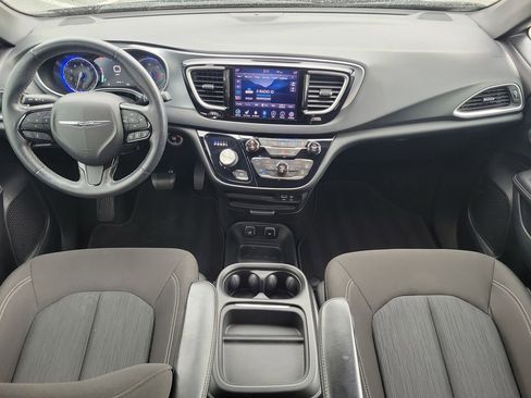 Used 2020 Chrysler Pacifica Touring w/ Advanced Safetytec Group image 15