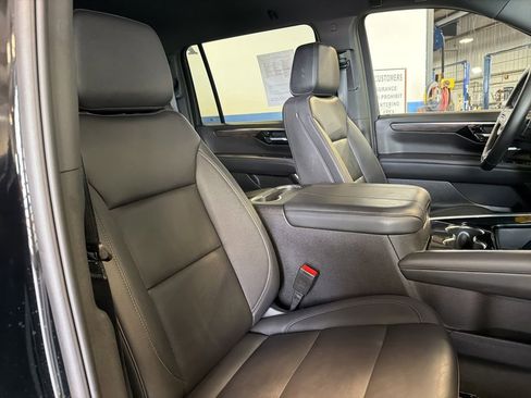 Used 2025 Chevrolet Suburban Z71 AWD/4WD image 31
