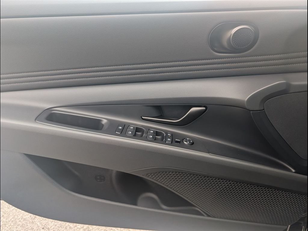 Used 2026 Hyundai Elantra Sport FWD image 14