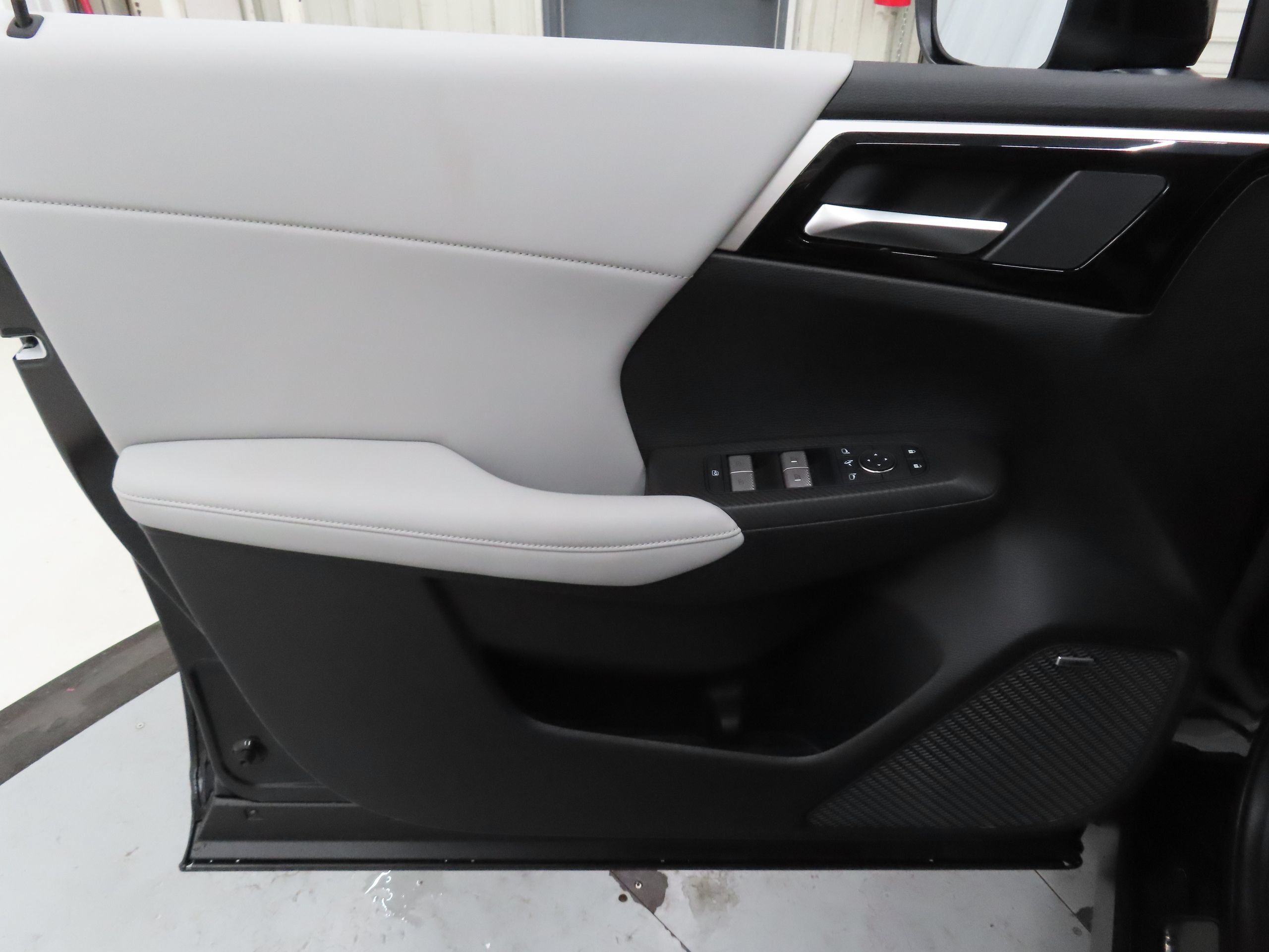 New 2026 Mitsubishi Outlander SE FWD image 10
