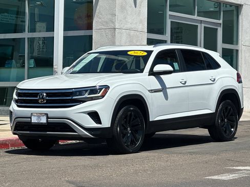 Used 2023 Volkswagen Atlas Cross Sport SE w/ Panoramic Sunroof Package FWD image 8