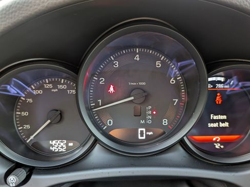 Certified 2025 Porsche Macan AWD/4WD image 26