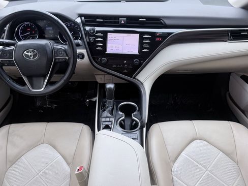 Used 2018 Toyota Camry XLE FWD image 2
