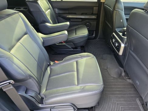 Used 2022 Ford Expedition XLT image 5