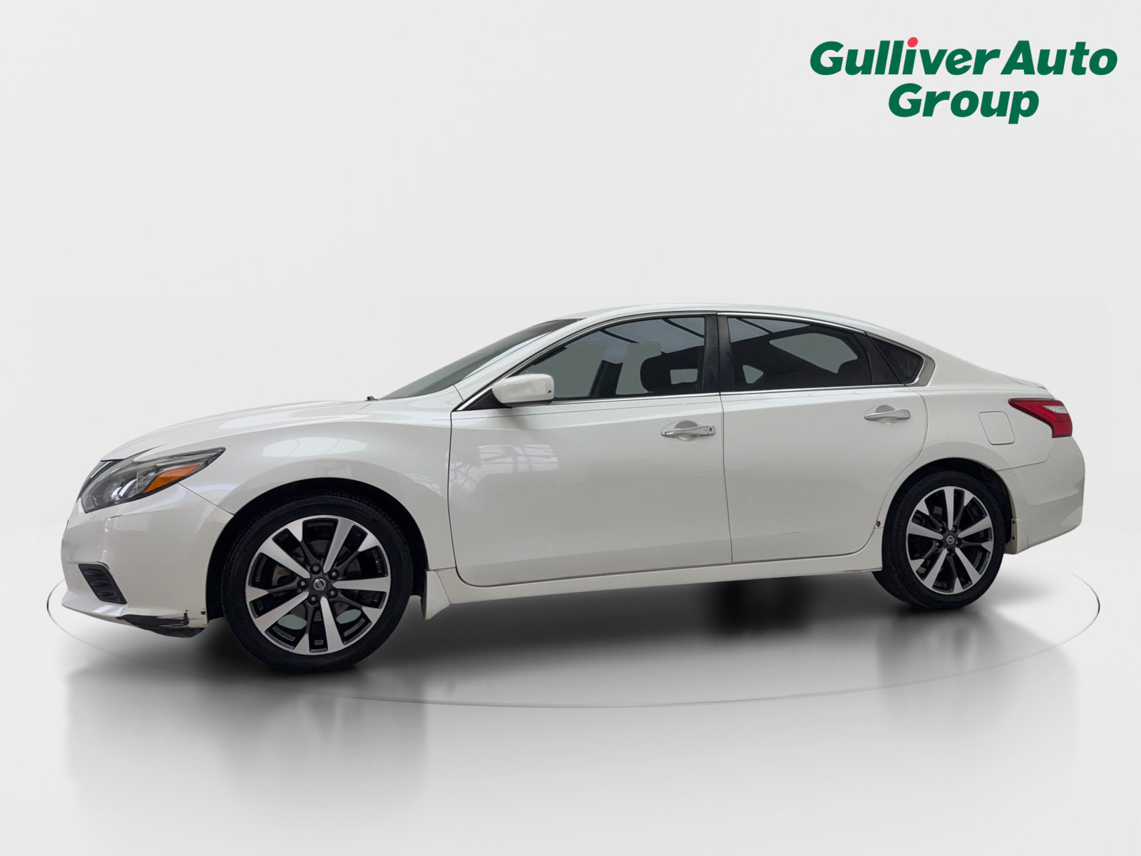 Used 2016 Nissan Altima 2.5 SR FWD image 2