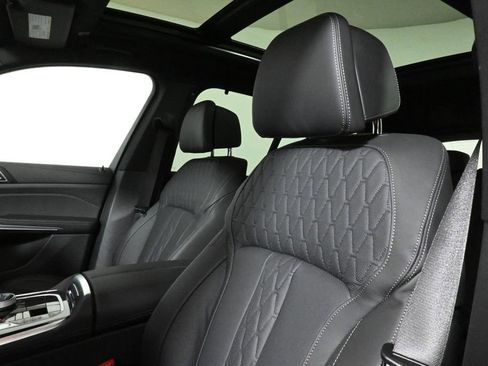Used 2025 BMW X5 M60i w/ Executive Package image 17