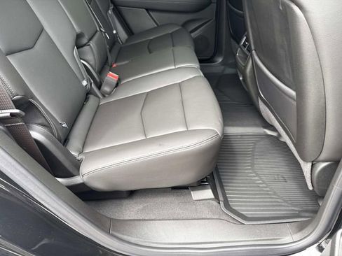 Certified 2024 Cadillac XT5 Luxury w/ LPO, Floor Liner Package AWD/4WD image 23