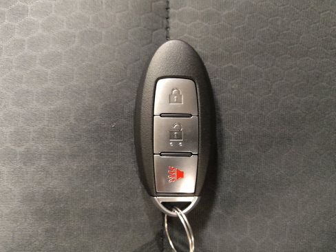 Used 2017 Nissan Juke SV image 32