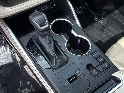 Certified 2024 Toyota Highlander XLE image 15