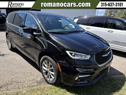 New 2026 Chrysler Pacifica Select