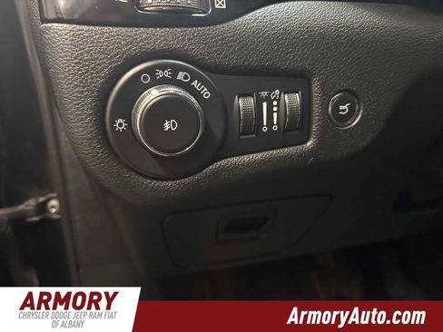 Used 2023 Jeep Cherokee Altitude Lux image 10