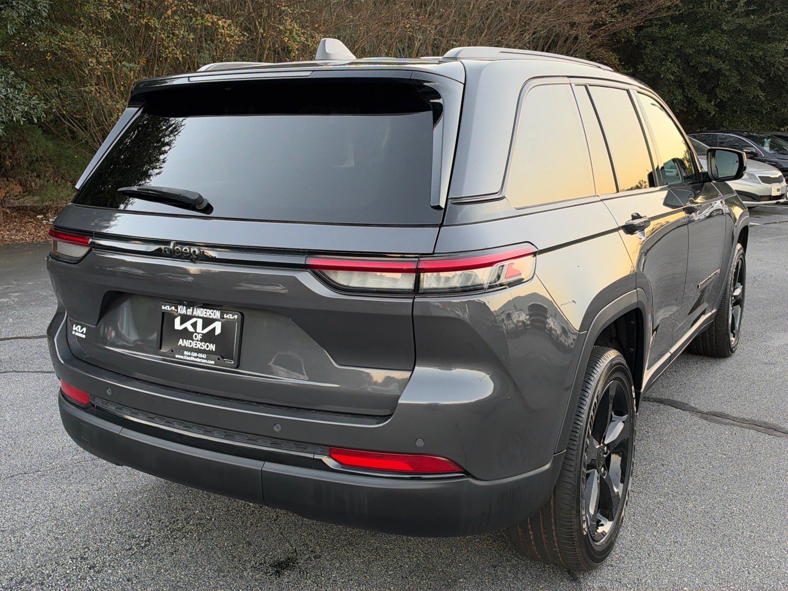 Used 2025 Jeep Grand Cherokee Altitude RWD image 3