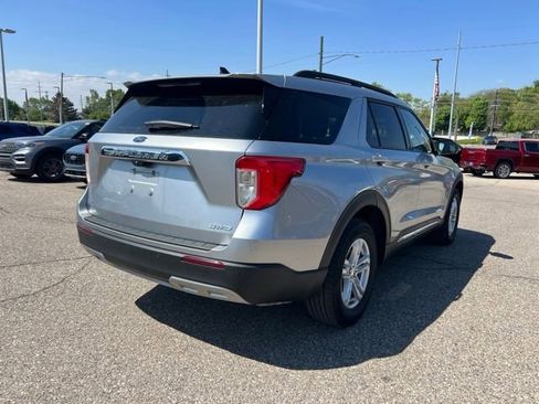 Certified 2021 Ford Explorer XLT w/ Equipment Group 202A AWD/4WD image 3