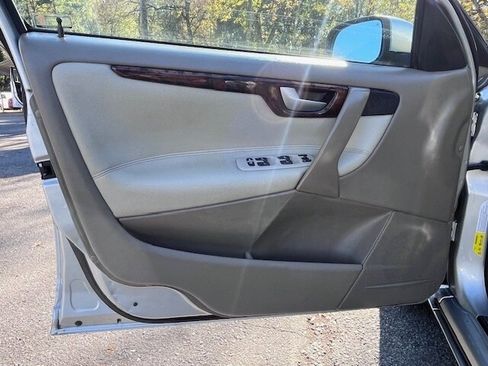 Used 2006 Volvo V70 2.5T image 7