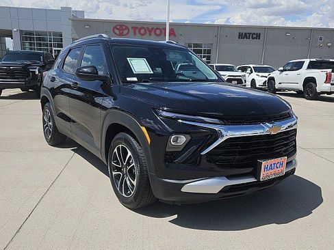 Used 2025 Chevrolet TrailBlazer LT FWD image 4