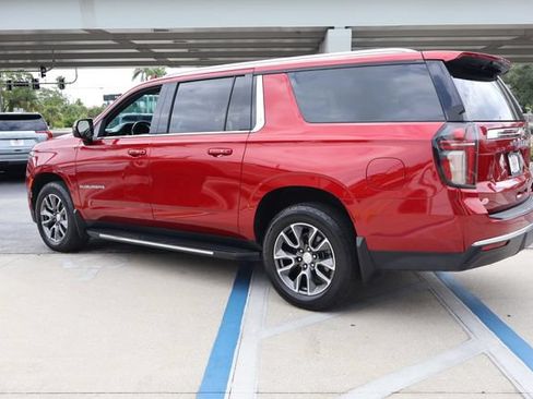 Used 2021 Chevrolet Suburban LT w/ LT Signature Package RWD image 5