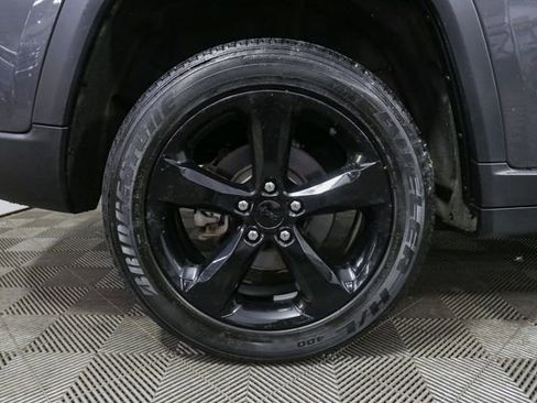 Used 2023 Jeep Grand Cherokee Altitude AWD/4WD image 16