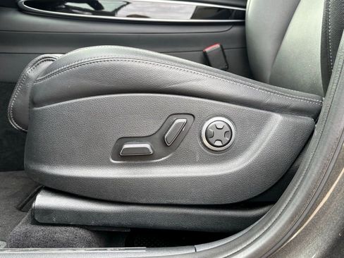 Used 2025 Genesis GV70 2.5T image 13