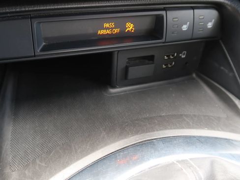 Used 2021 MAZDA MX-5 Miata Club RWD image 30