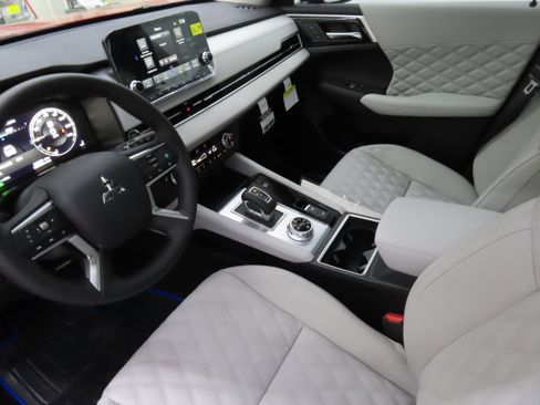 New 2025 Mitsubishi Outlander SEL image 21