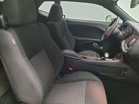 Used 2015 Dodge Challenger SXT RWD image 21