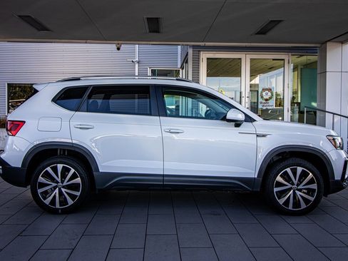 Certified 2022 Volkswagen Taos SE image 19