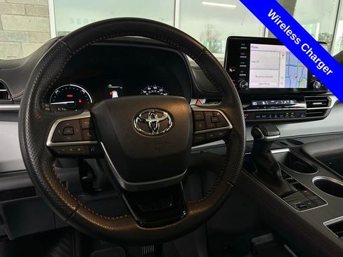 Used 2023 Toyota Sienna XSE image 11