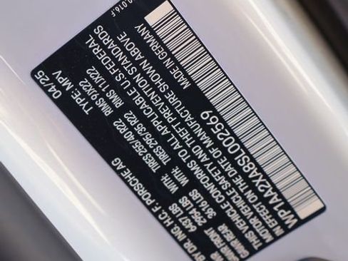 Certified 2025 Porsche Macan 4 Electric AWD/4WD image 31